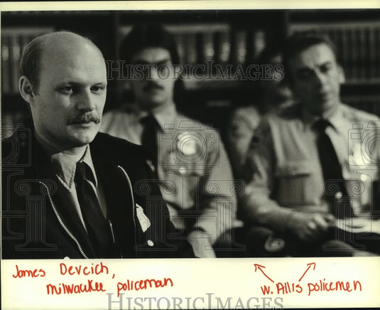 1981 James Devcich, Milwaukee policeman, and W. Allis policemen - Historic Images