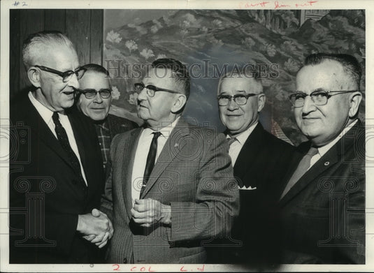 1965 Press Photo Stereotyper Elmer Thom and others at Turners hall, retirement - Historic Images