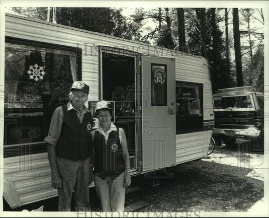1990 Press Photo Ivan and Bernice at Point Beach Campground in Florida - Historic Images