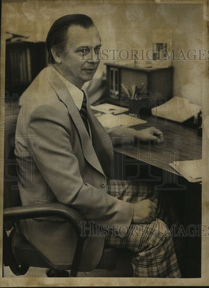 1977 Charles Treadwell city clerk Milwaukee - Historic Images