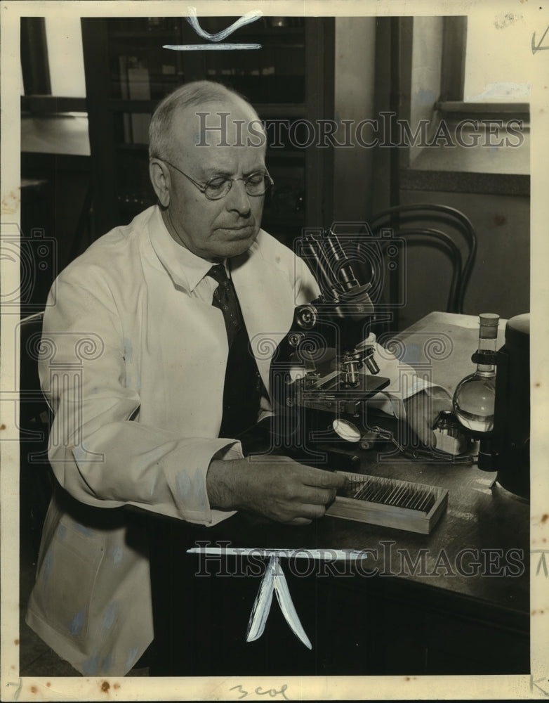 1943, Dr. Arthur L. Tatum in his laboratory in Madison, Wisconsin - Historic Images