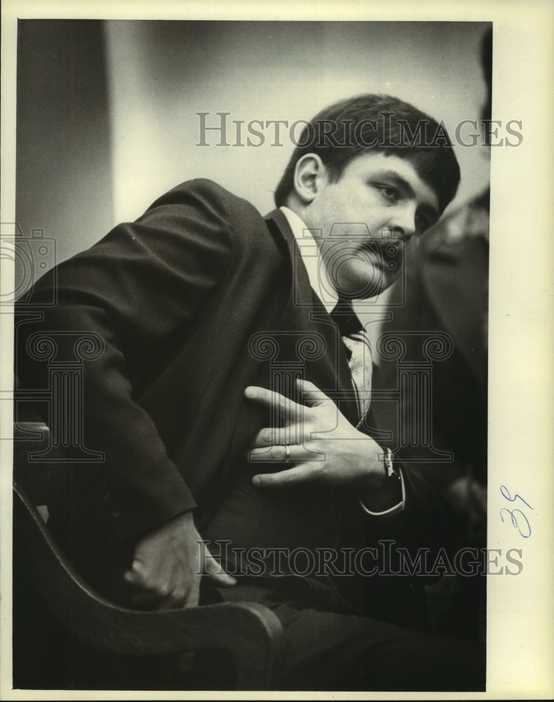 1982 Press Photo Police Officer Alan M. Singer in court in Milwaukee - mjc18604 - Historic Images