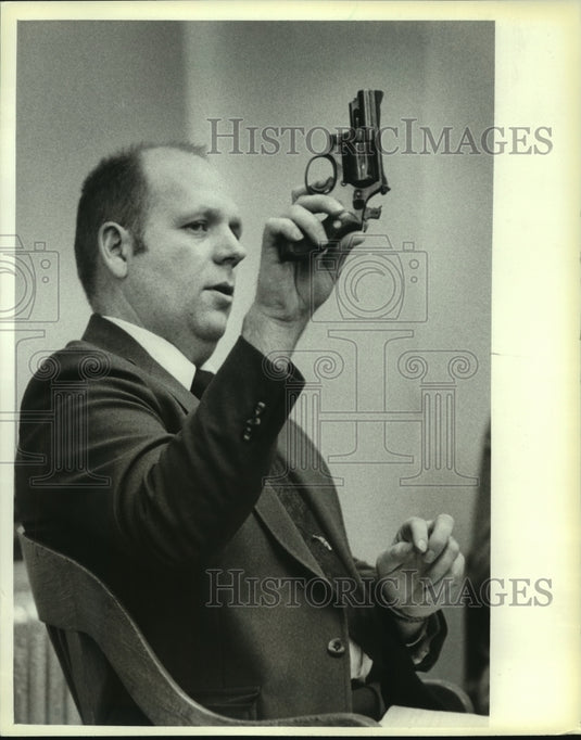 1982, Monty C. Lutz, Regional State Crime Laboratory, New Berlin - Historic Images