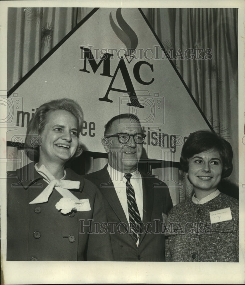 1965 Press Photo Members of the Milwaukee Advertising club - mjc18620 - Historic Images