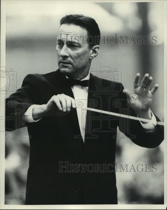 1965 Press Photo Carl Thom, principal of Bell Junior High School - mjc18621 - Historic Images