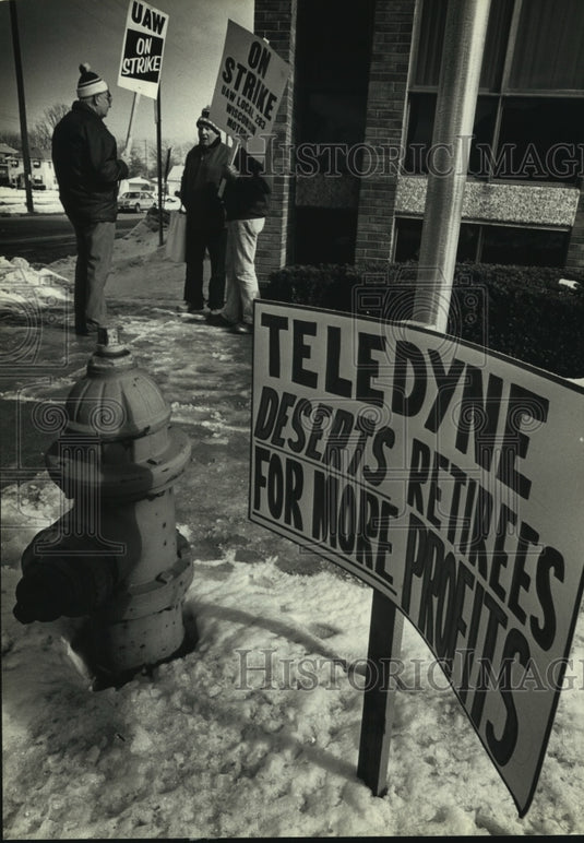 1990 Strikers at Teledyne Wisconsin Motors - Historic Images