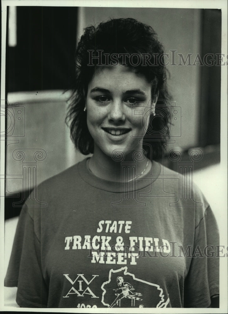 1990 Press Photo Sprinter Carrie Theis of Waukesha North High School, WIsconsin - Historic Images