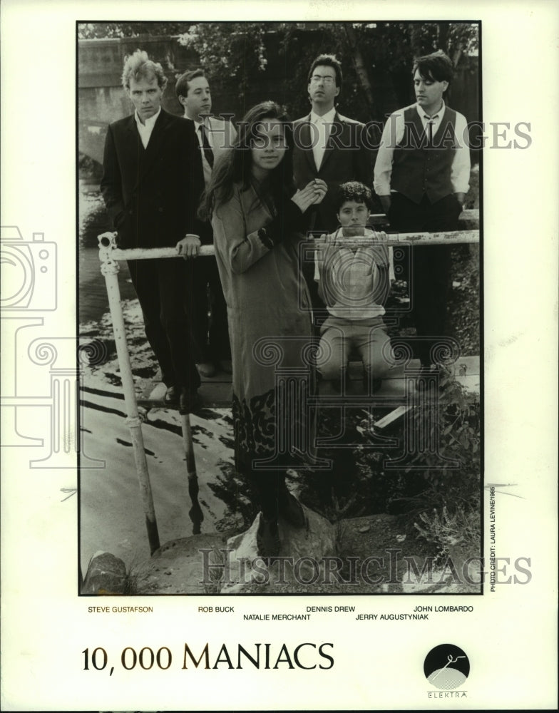 1985 Press Photo Natalie Merchant leads the musical group, 10,000 Maniacs - Historic Images