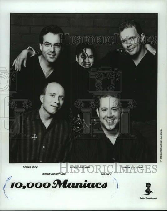1992 Press Photo Natalie Merchant with her 10,000 Maniacs band mates - mjc18702 - Historic Images