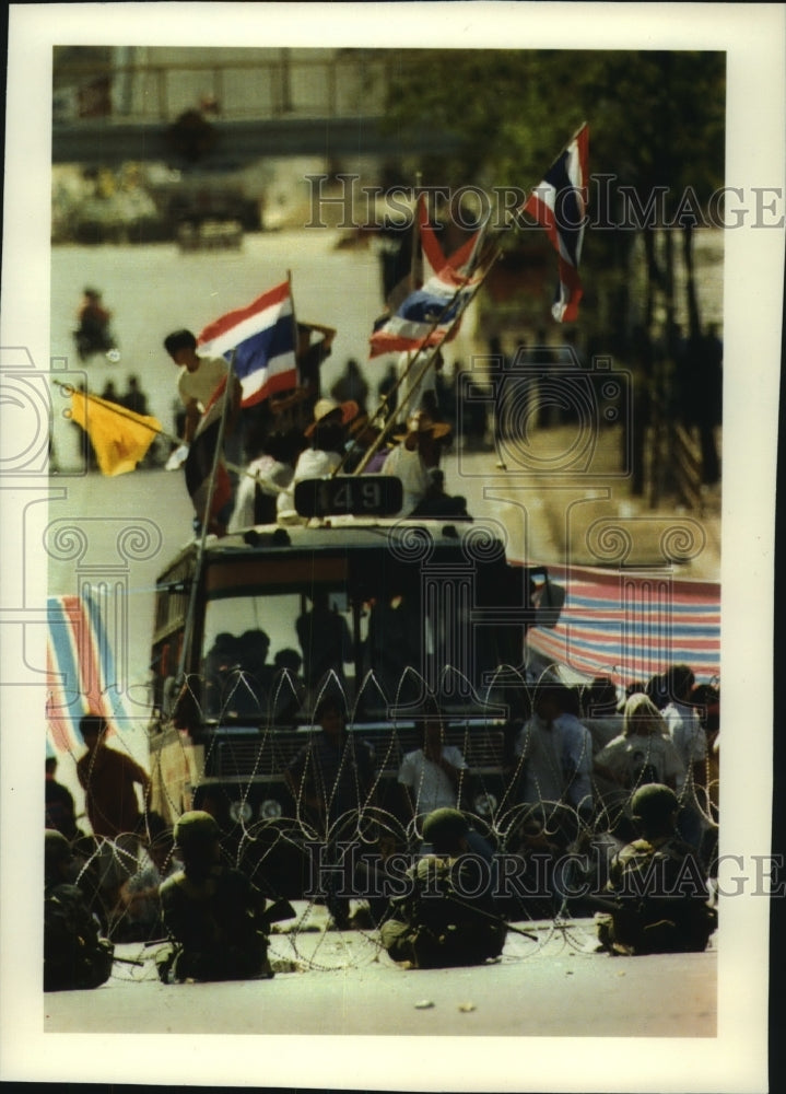 1992, Thai Marines , blocking the Phra Pinkloa Bridge in Bangkok - Historic Images