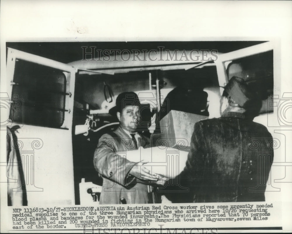 1956 Press Photo Hungarian physician receives medical supplies from Red Cross - Historic Images