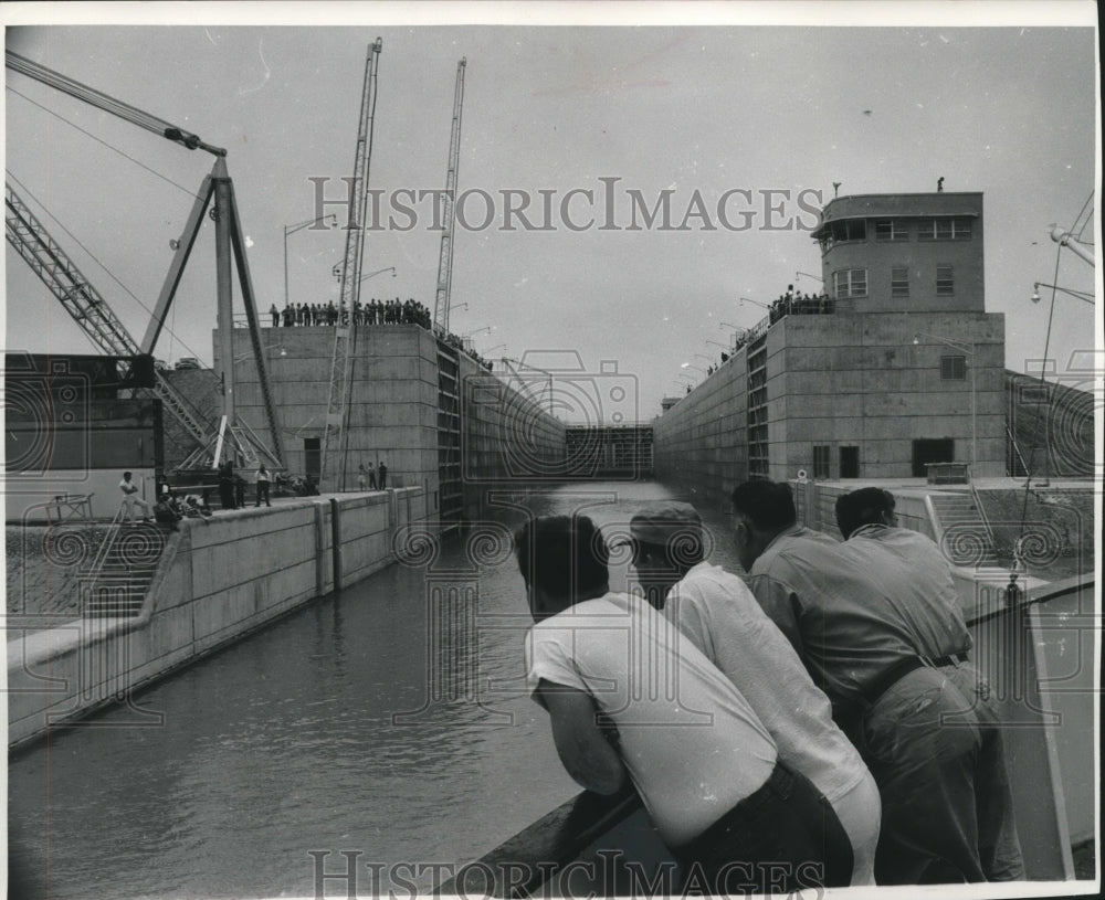 1959 Press Photo Men aboard coast guard cutter Maple are cheered by lock crowds - Historic Images