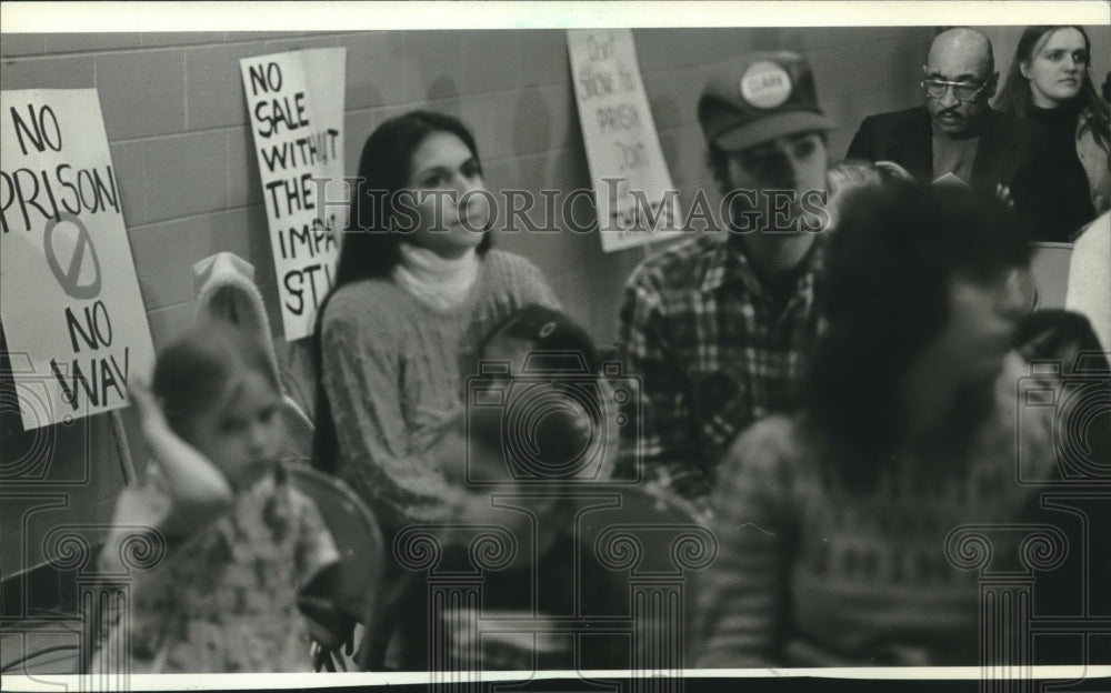1983 Protest against turning Albert Trostel &amp; Sons Co. into prison - Historic Images