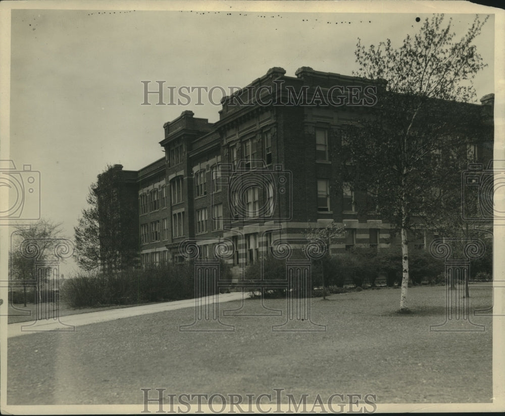 1928, Mitchell Hall, University of Wisconsin-Milwaukee. - mjc18899 - Historic Images