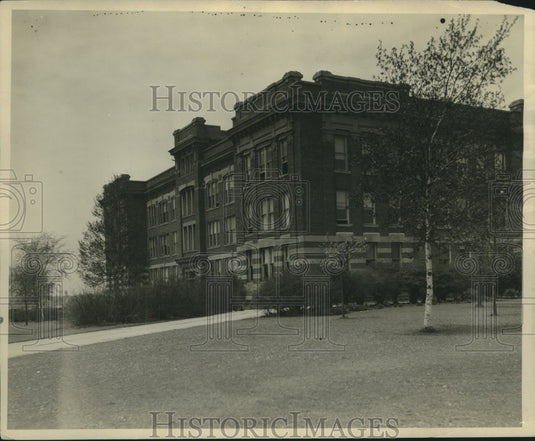 1928, Mitchell Hall, University of Wisconsin-Milwaukee. - mjc18899 - Historic Images