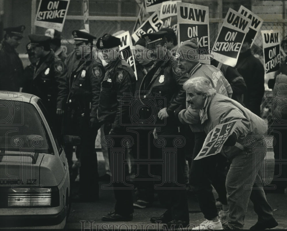 1993, UAW locals striking heckle line crossing workers, Milwaukee. - Historic Images