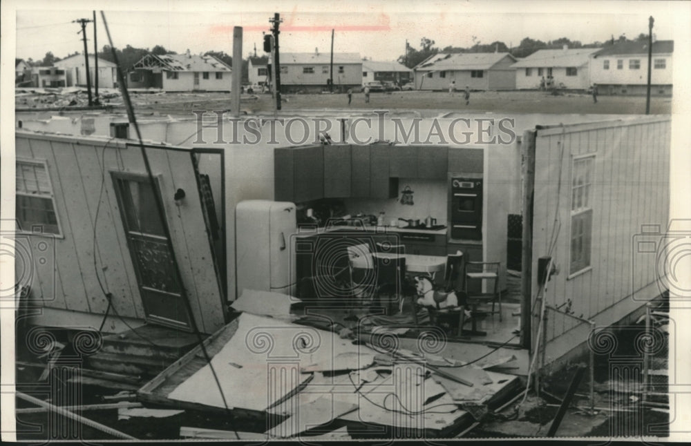 1961 Press Photo Tornadolike winds blew off the roof of a home near Baltimore - Historic Images