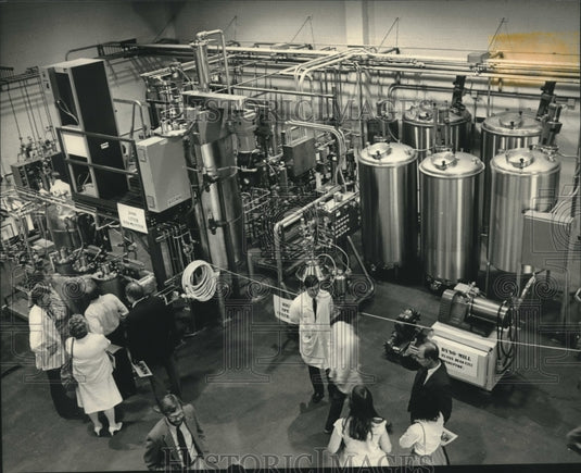 1986 Press Photo Universal Foods Corporation Shows Public High-Technology Center-Historic Images