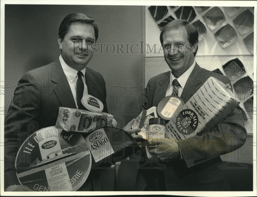 1990 Press Photo Harry Smith &amp; Leigh Brinkerhoff with Universal Foods, Milwaukee - Historic Images