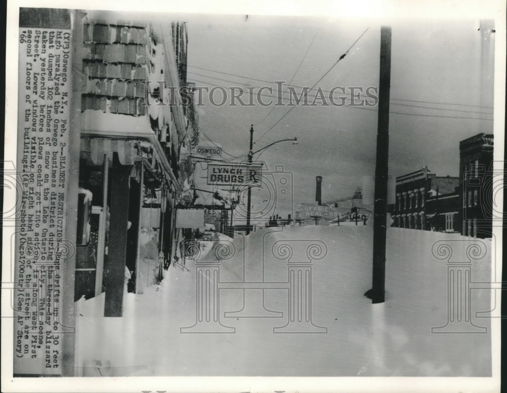 1966 Press Photo Huge drifts paralyze Oswego business district after snowstorm - Historic Images