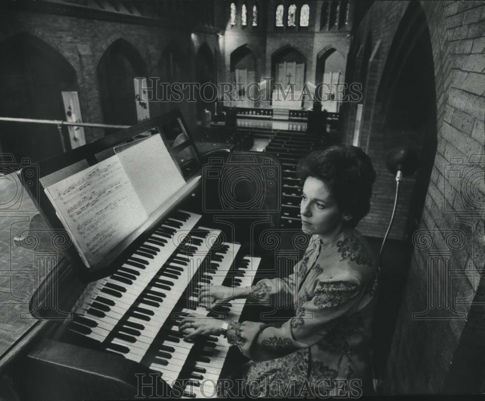 1977 Press Photo Organist Lois Toeppner at the Redeemer Lutheran Church - Historic Images