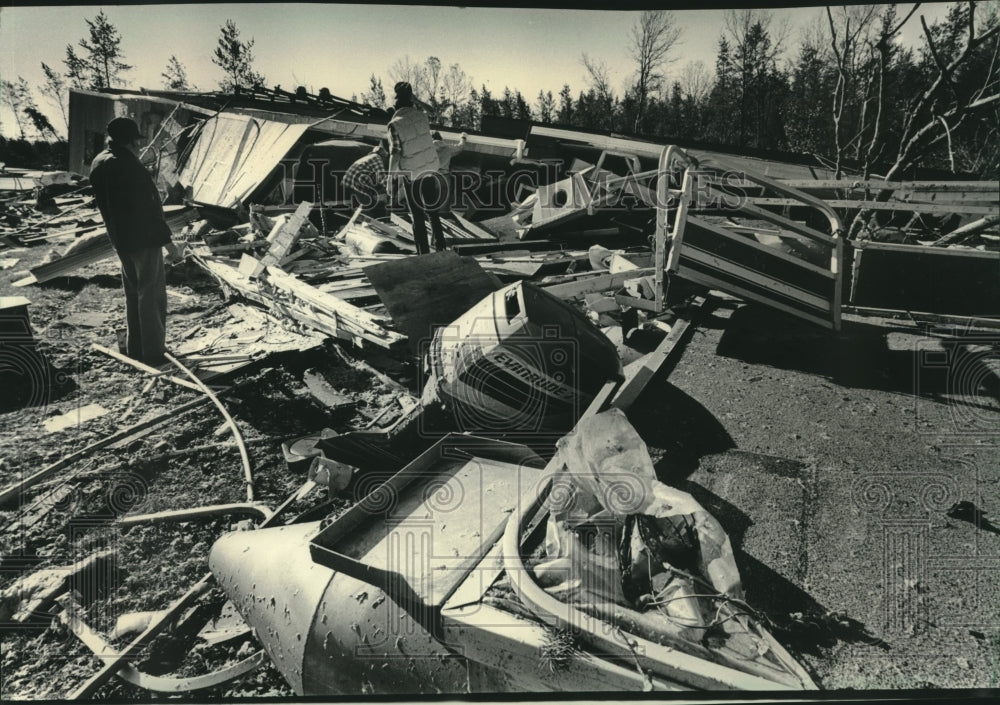 1984 Art Grams&#39; mobile home near Necedah, Wisconsin damaged in storm - Historic Images