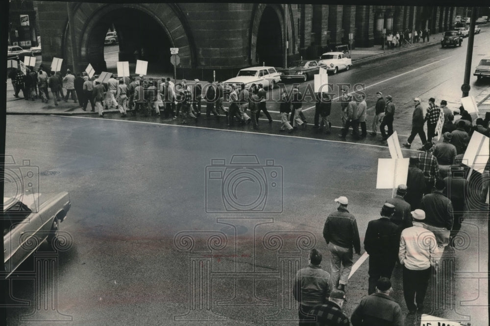 1963, Members of local 33 marched to Milwaukee city hall to protest - Historic Images
