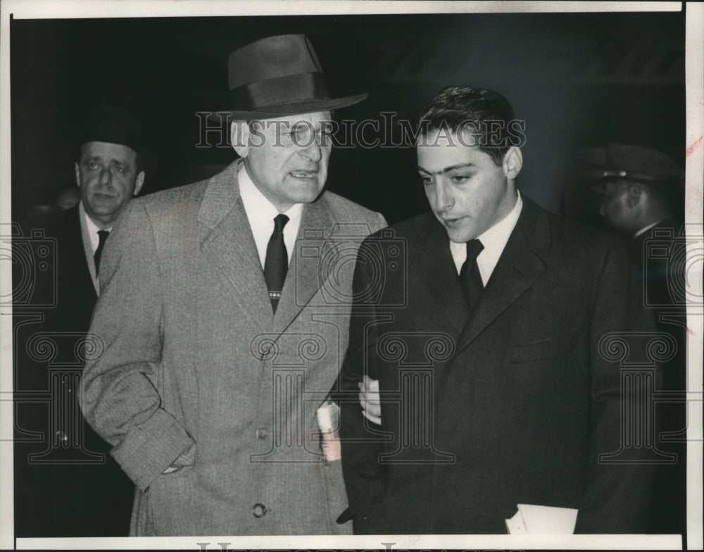 1956 Press Photo Michael Todd Jr. met by his uncle, Frank Goldbogen in Chicago-Historic Images