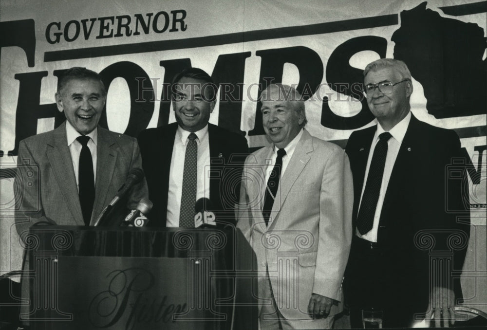 1990 Press Photo Tommy G. Thompson With Democratic Supporters at News Conference - Historic Images