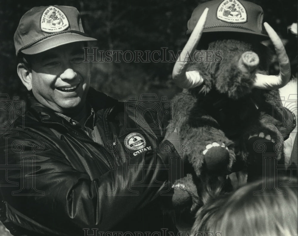 1989, Wisconsin Governor Tommy Thompson with Woolly Mammoth - Historic Images