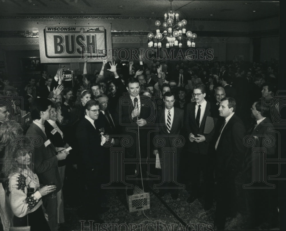 1988 Gov. Tommy Thompson speaks to Republicans at election results - Historic Images