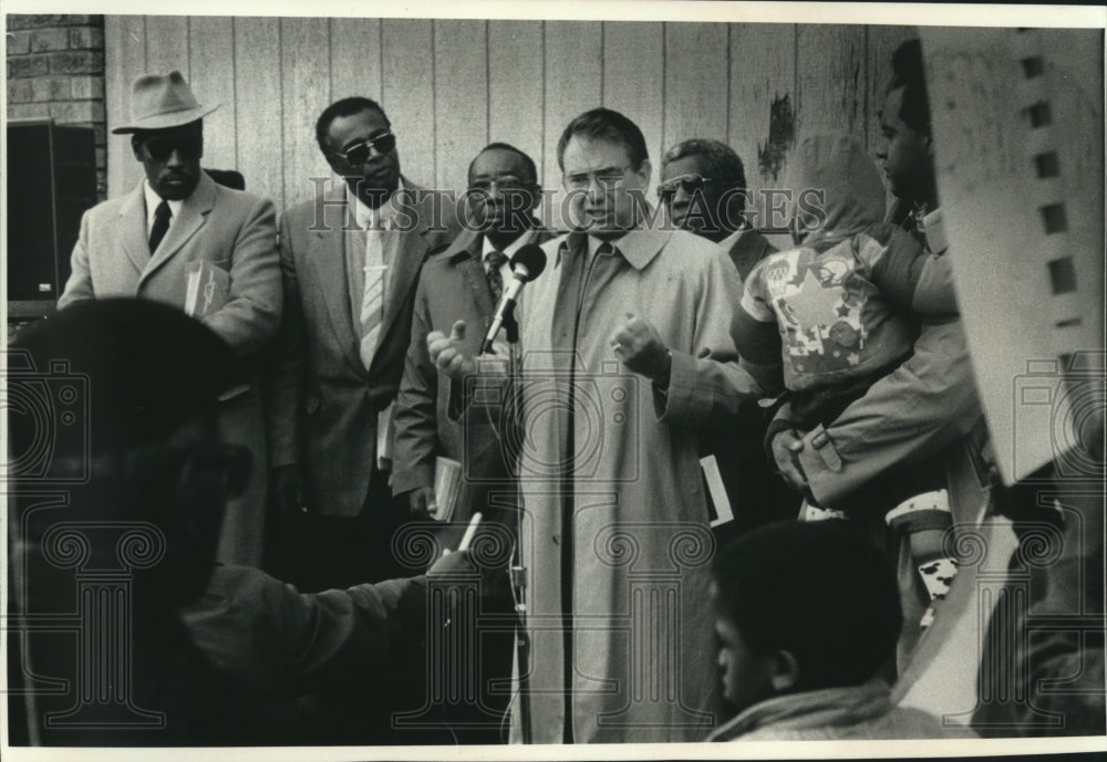 1989, Gov. Tommy Thompson spoke at an anti-violence rally - mjc19100 - Historic Images