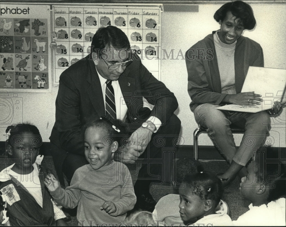1989 Governor Thompson visits a child care center in Milwaukee - Historic Images