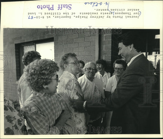 1987 Press Photo Governor Thompson greets residents of Superior senior center - Historic Images