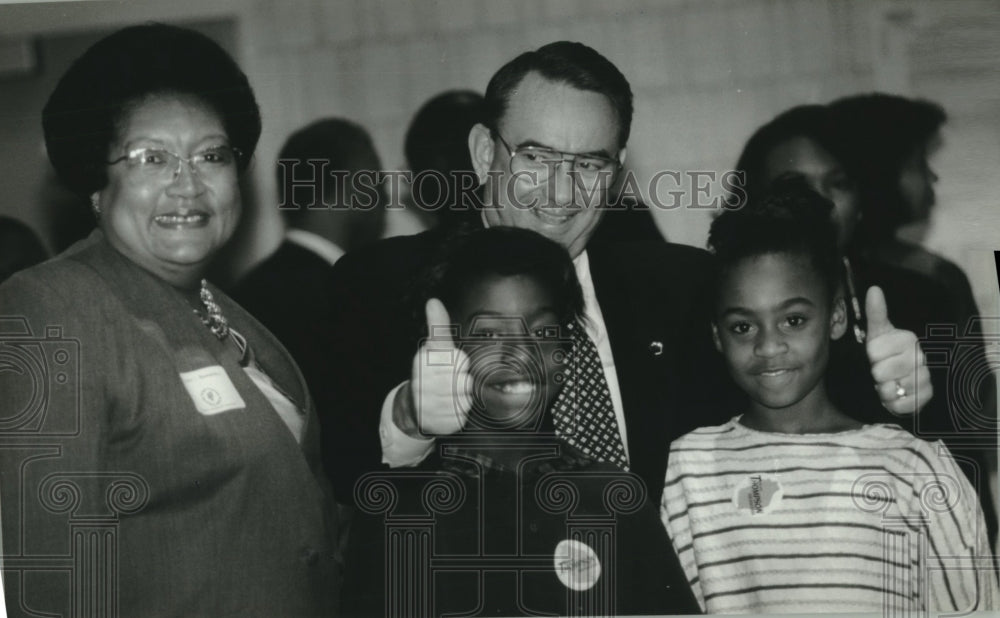 1994 Wisconsin Governor Tommy Thompson campaigns - Historic Images