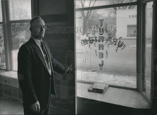 1955, Victor Baker operates a chiropractic clinic at Lone Rock - Historic Images