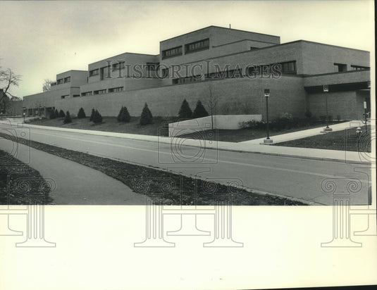 1983 University of Wisconsin Veterinary Medical Teaching Hospital - Historic Images