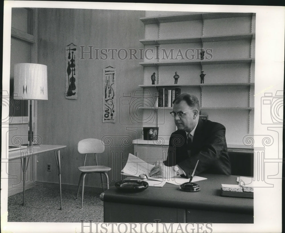 1962 Press Photo Paul Anderson, Professor at University in Milwaukee Fine Arts - Historic Images
