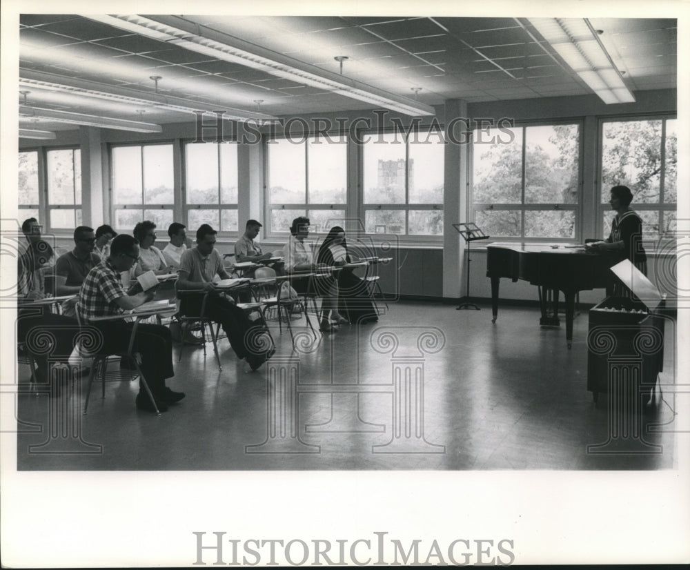 1962, Class at University of Wisconsin - Milwaukee, Fine Arts - Historic Images
