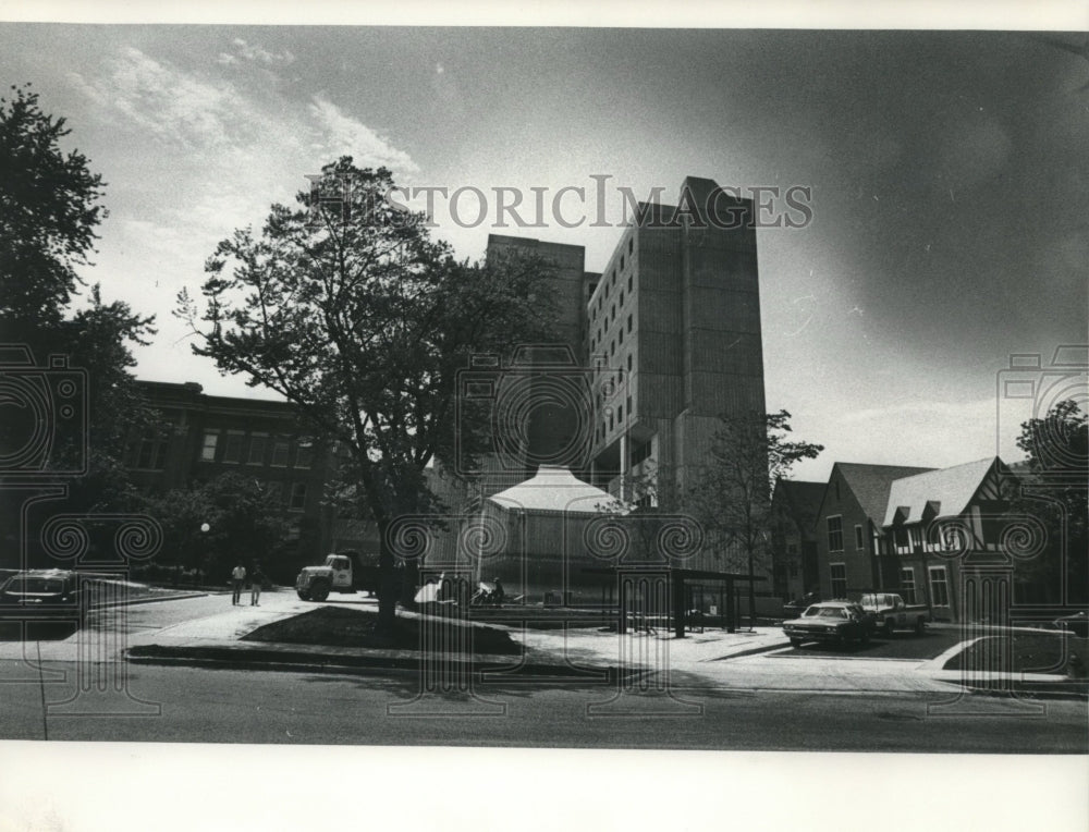 1974, Jeremiah Curtain Humanities Building, U. of Wisconsin-Milwaukee - Historic Images