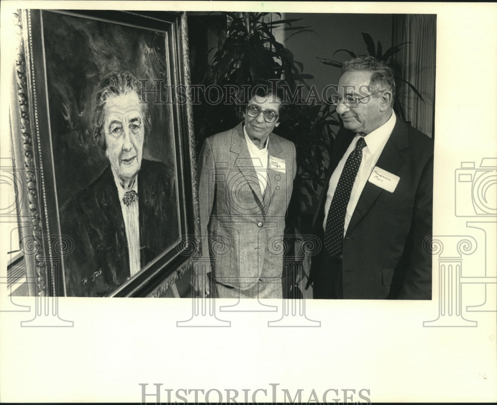 1987 Sara Rahabi and Menahem Meir Look at Painting at UW - Milwaukee - Historic Images