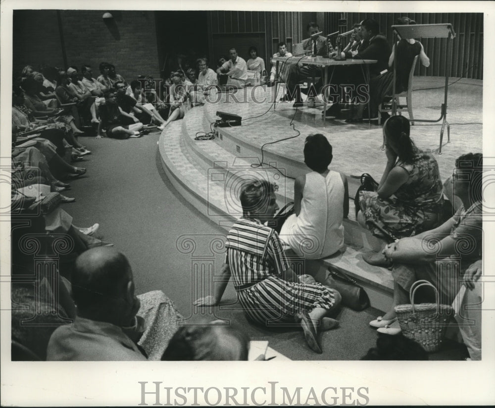 1963 Press Photo University of Wisconsin Milwaukee recital hall during talks - Historic Images