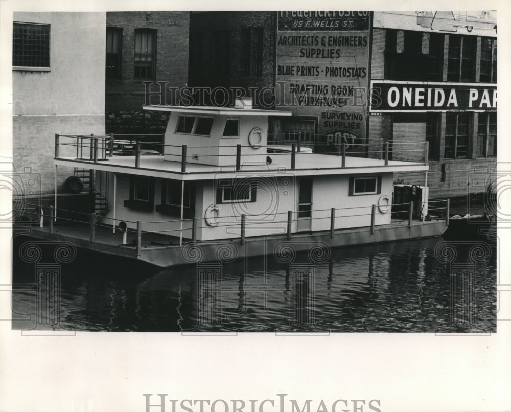 1963 Press Photo House boat of Gilbert Betts on the Milwaukee river - mjc19236 - Historic Images