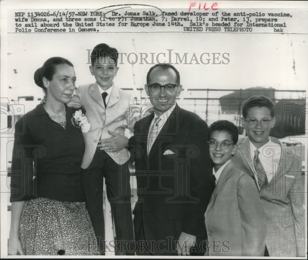 1957 Press Photo Dr. Jonas Salk and his three sons prepare to set sail - Historic Images