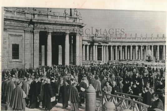1963 Press Photo Council Fathers Leave St. Peter's Basilica in Vatican City - Historic Images