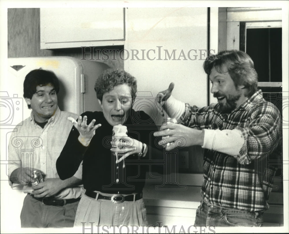 1990 Press Photo actors in Theatre Tesseract&#39;s &quot;Strange Snow&quot; - mjc19307 - Historic Images