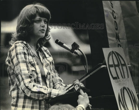 1979 Barbara Ulichny speaks to walkathon marchers in Wisconsin - Historic Images