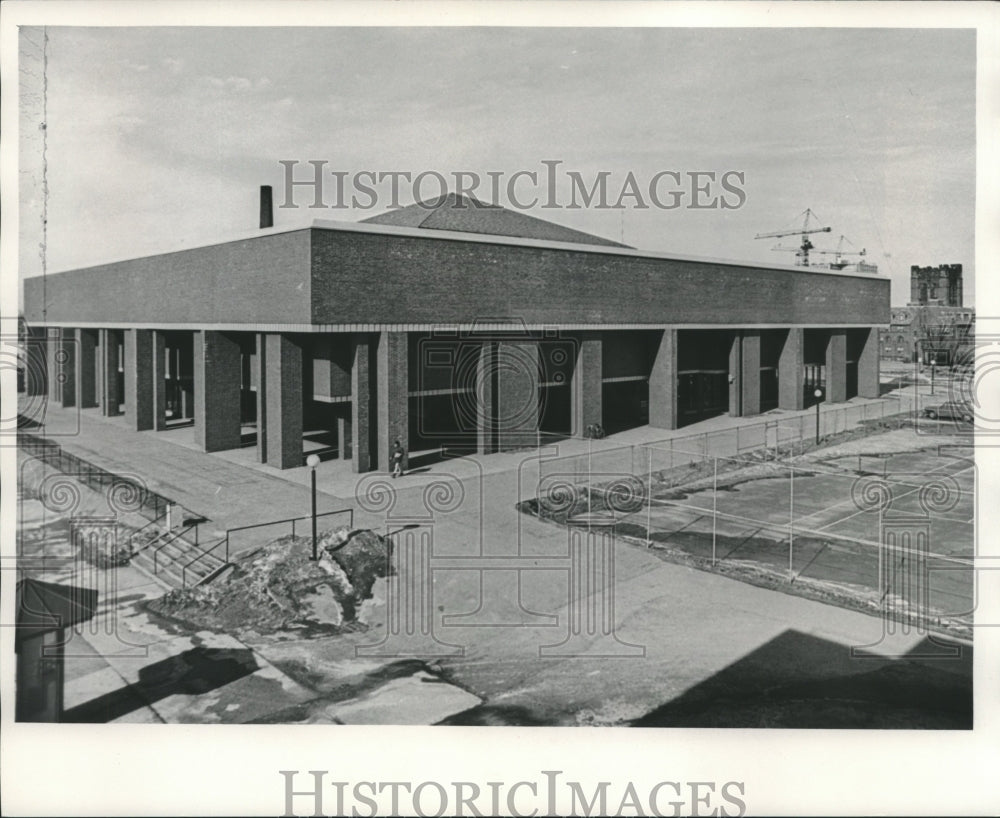 1969 Press Photo University of Wisconsin-Milwaukee Kenwood Campus Library - Historic Images
