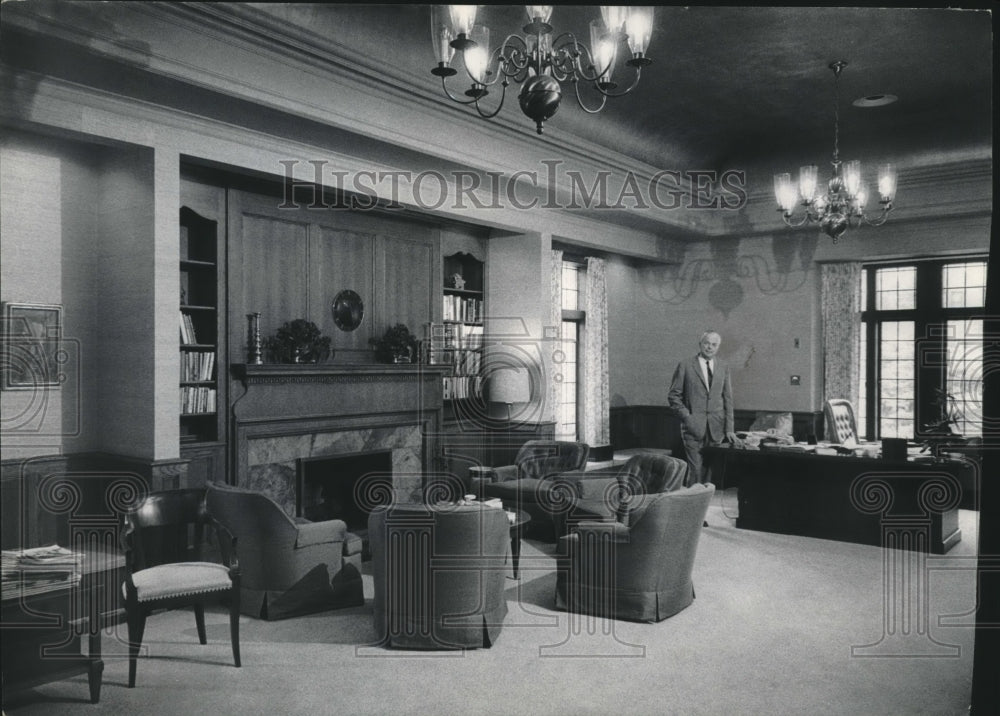 1965 Press Photo University of Wisconsin-Milwaukee&#39;s J.Martin Klotsche&#39;s office - Historic Images