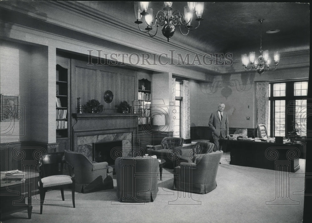 1965 Press Photo University of Wisconsin-Milwaukee's J.Martin Klotsche's office - Historic Images